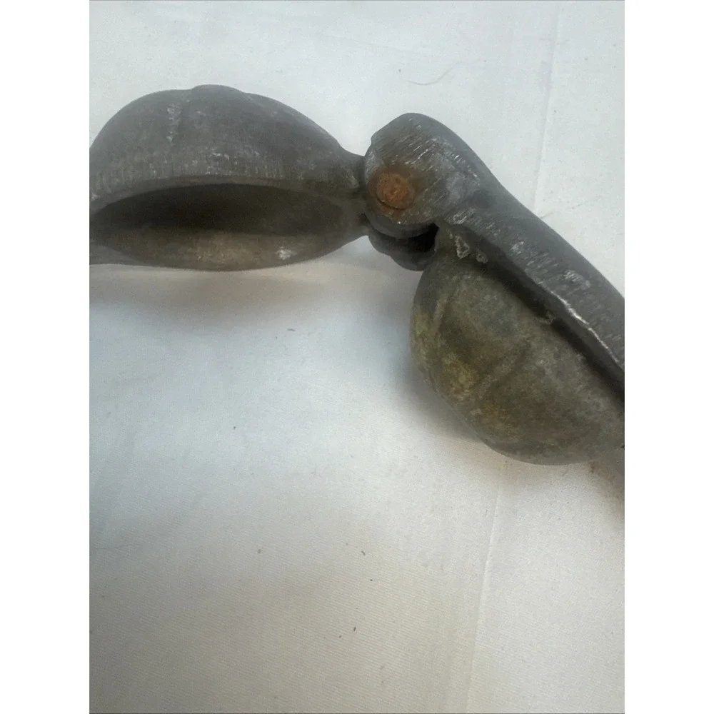 Vintage Metal Fruit Juicer / Hand Press / Lemon Squeezer